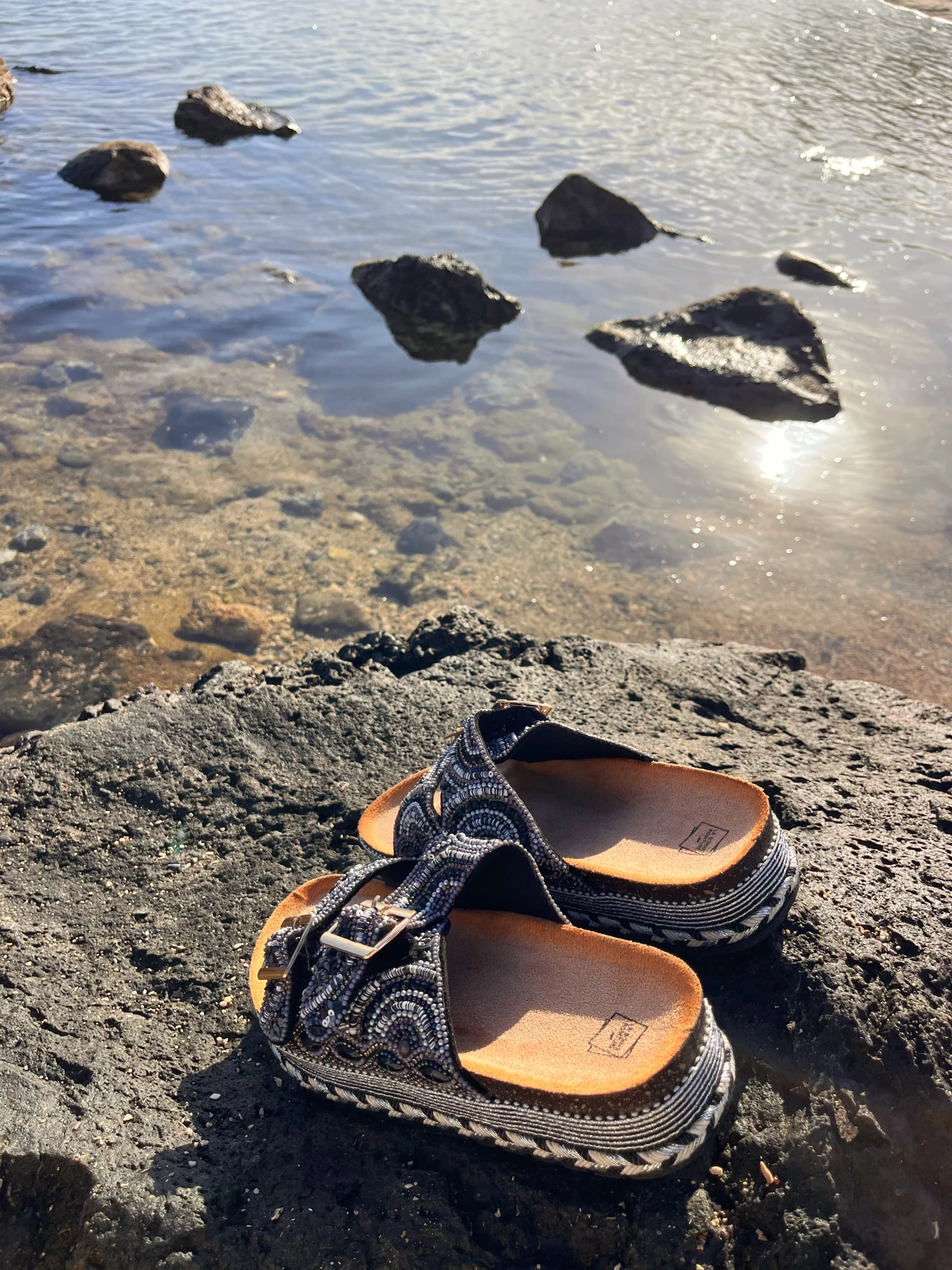 modèle de claquette plateforme perles noir à la bonne pointure réunion