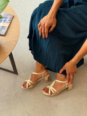 Sandale à brides croisées