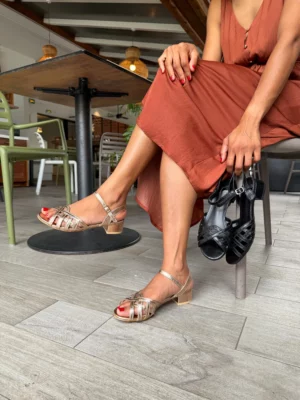 Sandale tressée à talon grande pointure