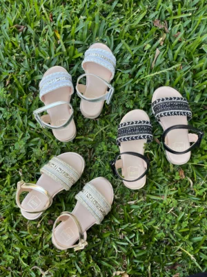 Sandales à brides texturées