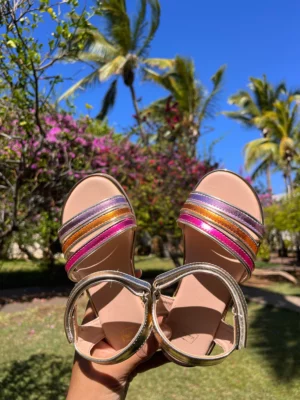 Sandales à brides brillantes