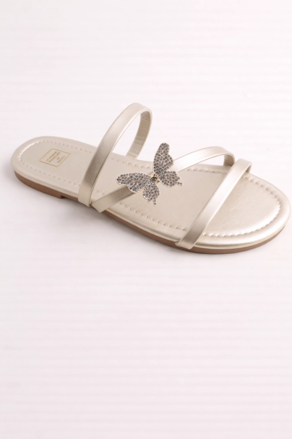 Claquettes plates à détail papillon – Image 3