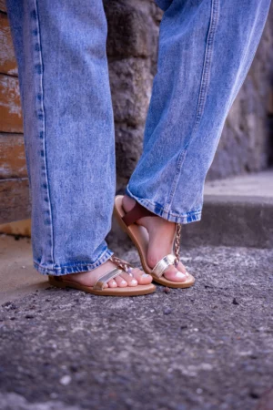 Sandales plates à brides