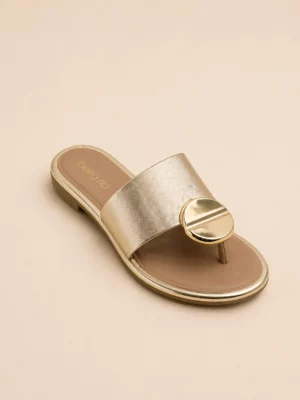 Claquette avec détail métallique