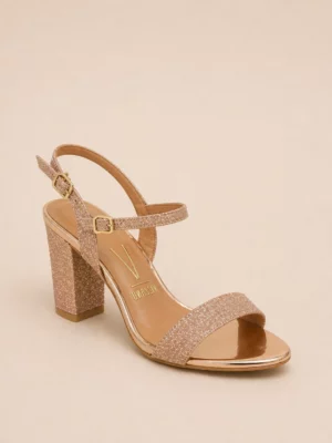 Sandale femme à talon élégante avec finition brillante