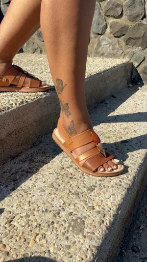 Sandale femme avec détail bijou