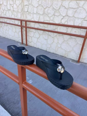 Tong femme compensée confortable