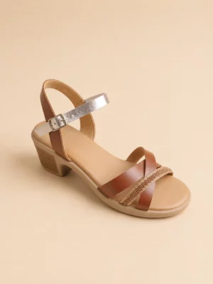 Sandale femme à petit talon et brides croisées