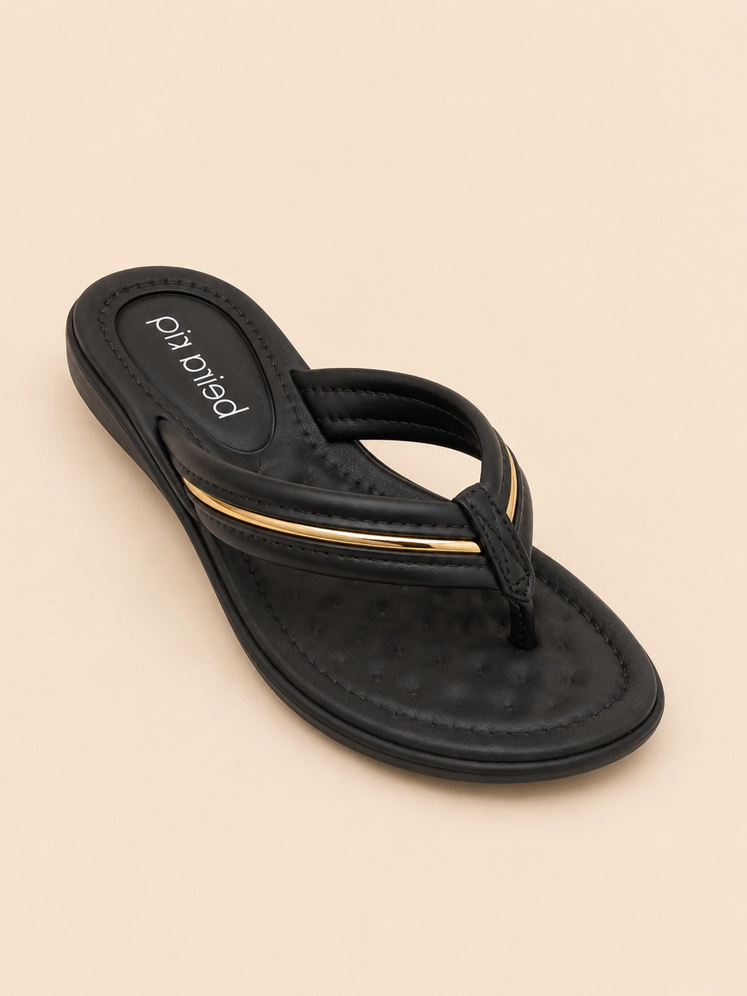 Sandale femme entre-doigts noire avec détail doré – Beira Rio